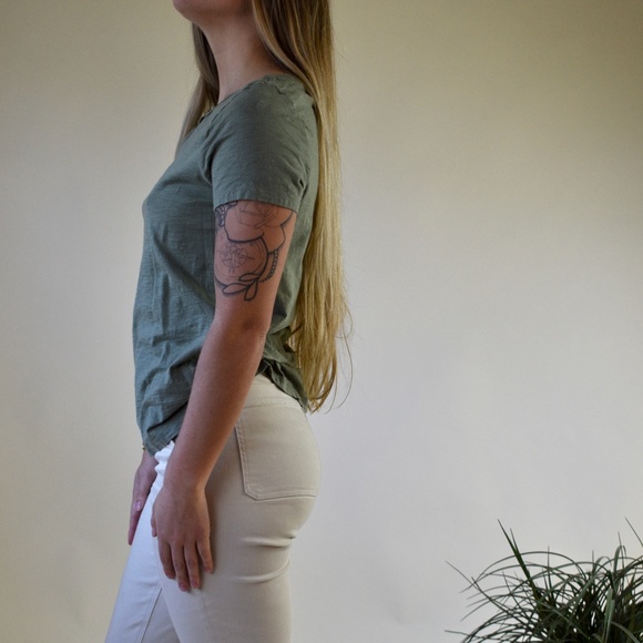 Hunter Green Everyday V-neck Tee - Picture 2 of 4